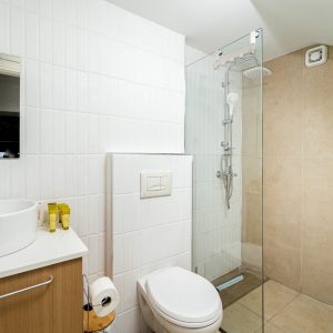 lefkada-blue-luxury-apartments-bathroom-amenities copy