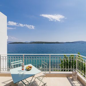 lefkada-blue-luxury-apartments-ionian-sea-table