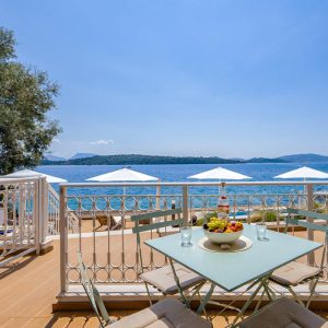 lefkada-blue-luxury-apartments-table-fruit-outdoor